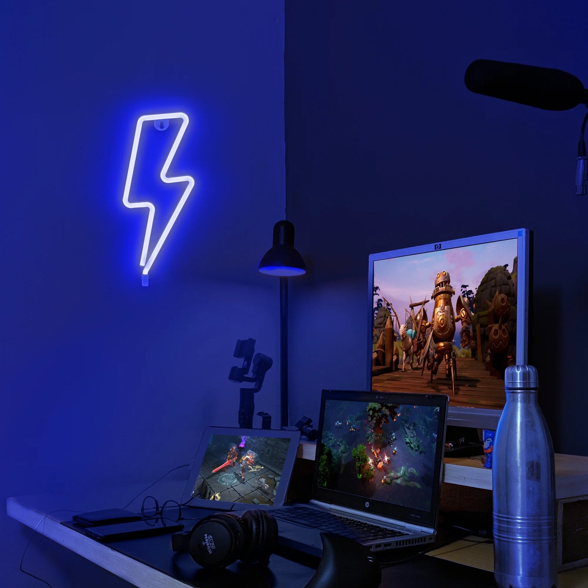 Lightning Bolt Neon Signs, USB Powered Led Lightning Bolt Light with On/Off Switch, Blue Lightning Neon Sign for Wall Decor, Hanging Led Signs, Neon Lights for Bedroom, Gaming Room Setup